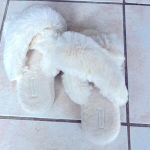Fuzzy Open Toe Slippers white Faux Fur